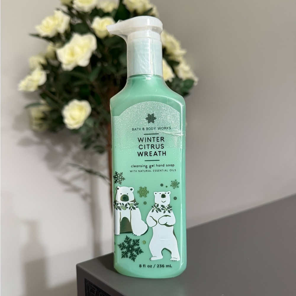BATH & BODY WORKS Winter Citrus Wreath Cleansing Gel Hand